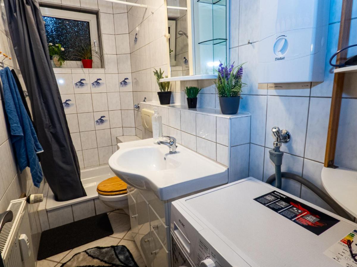 #121 Grosse, Gemuetliche Wohnung In Remscheid-City Exterior foto